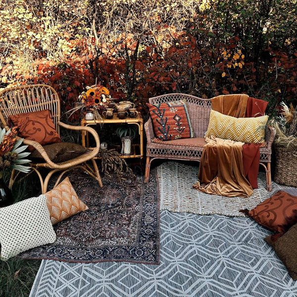 Chairs & Rugs - Luxe